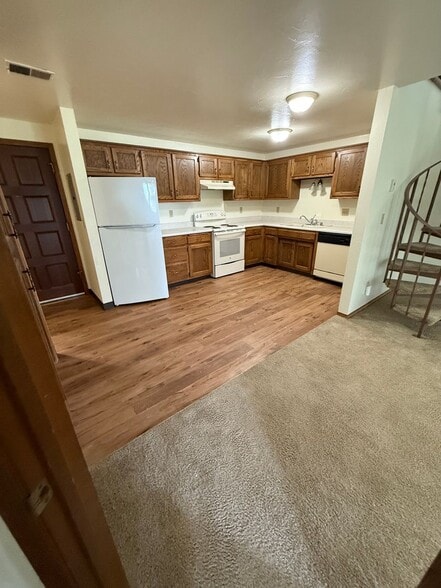 Interior Photo - River Park Terrace