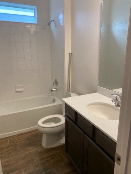 Building Photo - 539 Potere Dr