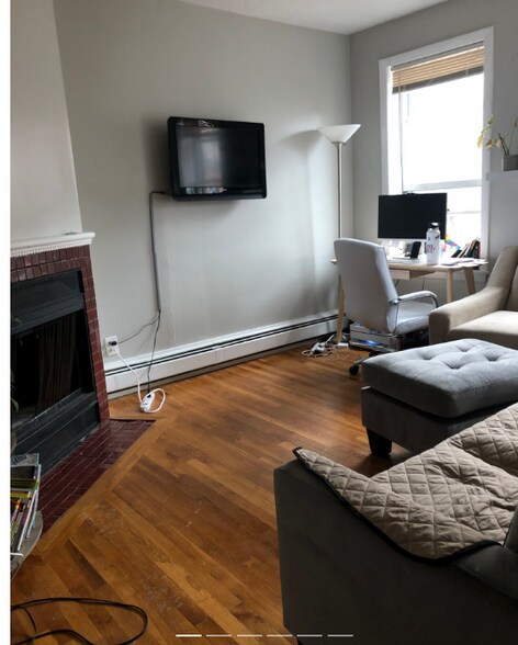 Building Photo - 32 Gordon St