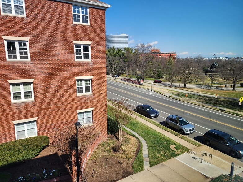 Building Photo - 1222 N Meade St