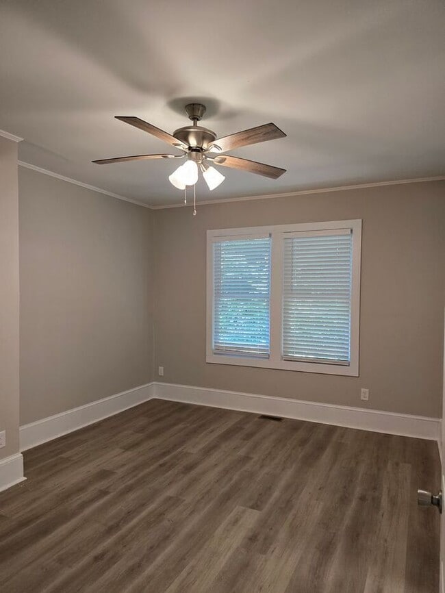 Building Photo - Stunning Renovated Home near Union Square!