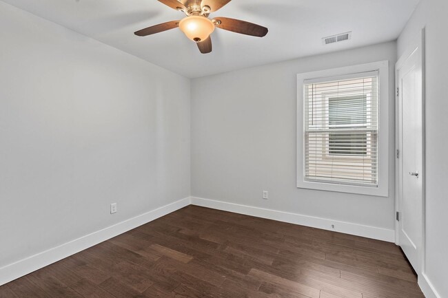 Building Photo - Available Now! 4 Bed, 3.5 Bath, Convenient Charlotte Park location!