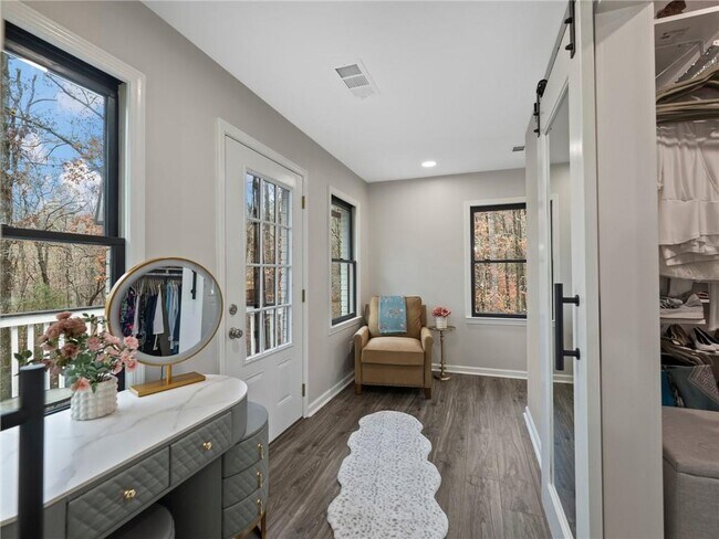 Building Photo - 7328 Ivy Cir