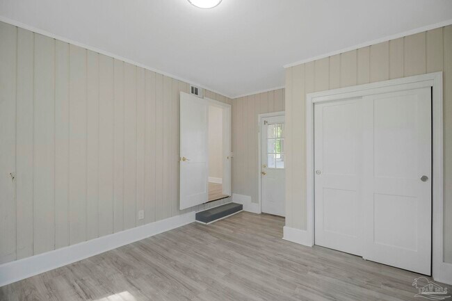 Building Photo - 1322 Wisteria Ave