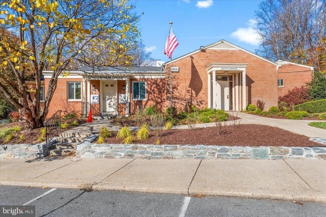 Building Photo - 10631 Weymouth St