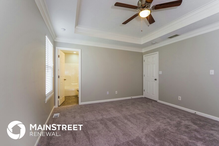 Building Photo - 5220 Plume Dr