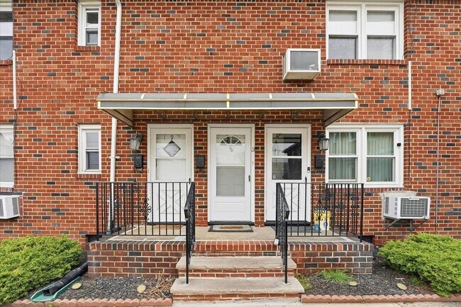 Building Photo - 1400 70th St