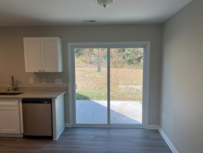 Building Photo - 507 E Mills Dr