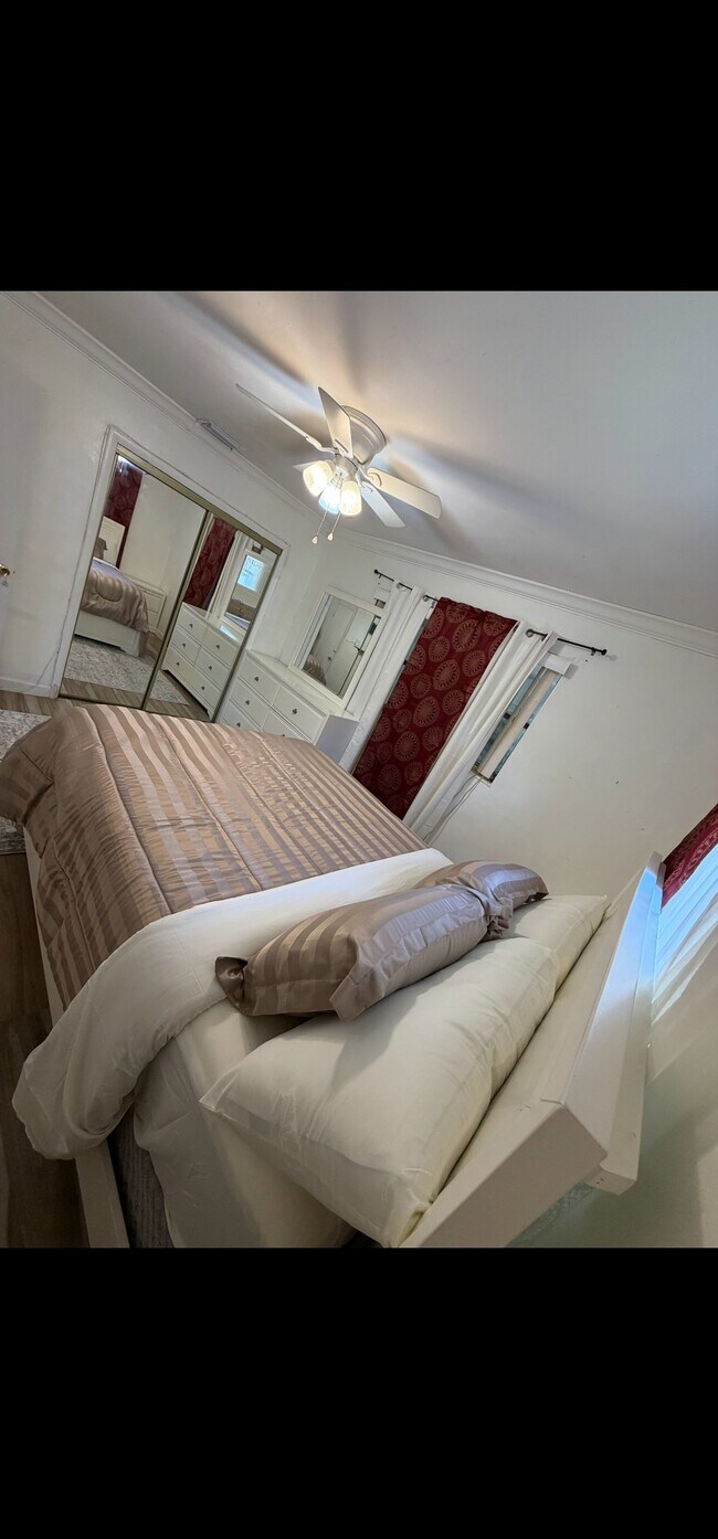 Building Photo - 1041 NW 196th Terrace