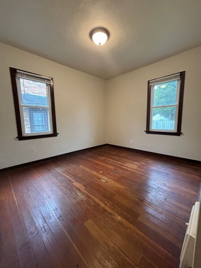 Building Photo - Charming 2 Bedroom 1 Bath Single Family Ho...