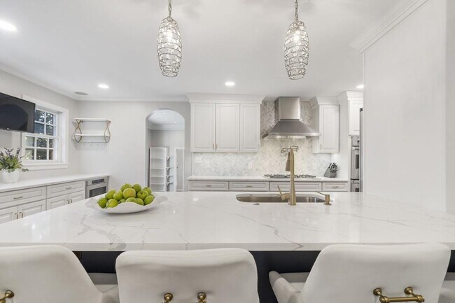 Building Photo - 97 Huntington Rd NE