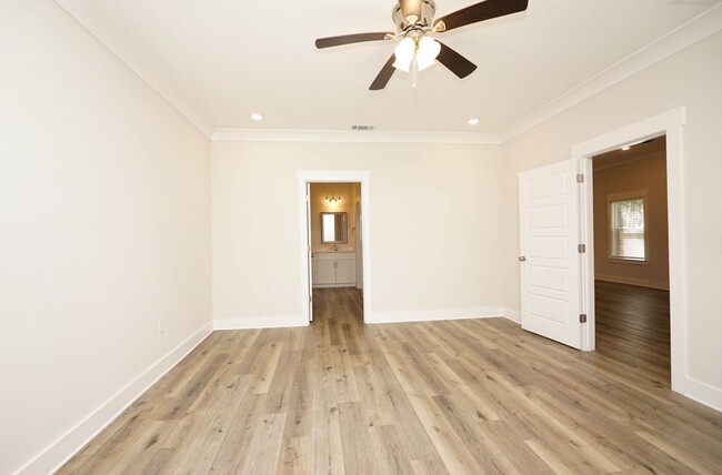 Building Photo - Four Bedroom Home