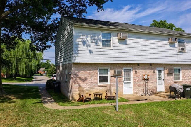 Building Photo - 131 Highview Dr