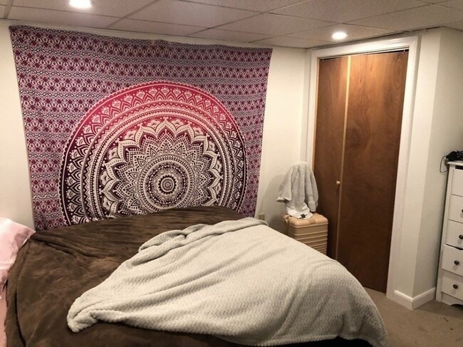 Building Photo - 314 E 8th St