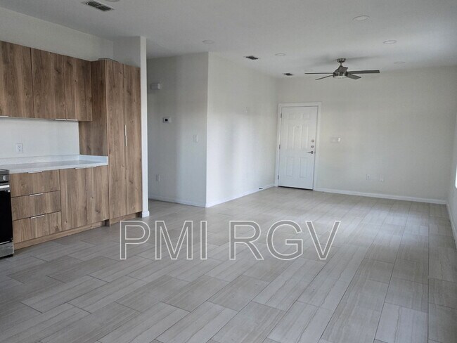 Building Photo - 2912 E Israel Ave