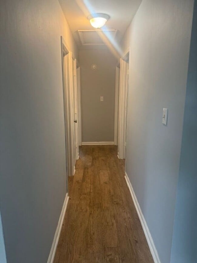 Building Photo - Three Bedroom Apartment in Norfolk