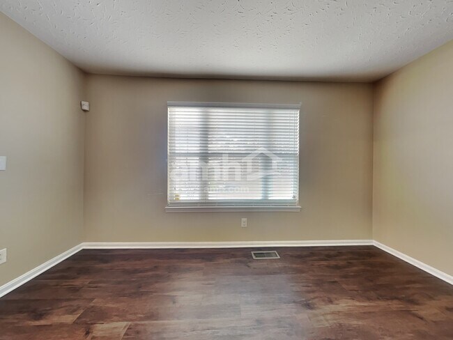 Building Photo - 1889 Bridle Path