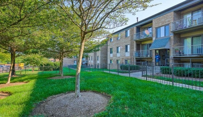 Building Photo - Central Gardens I