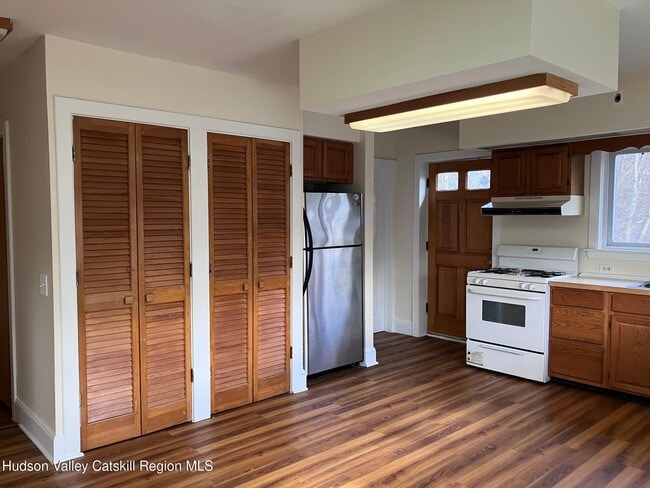 Building Photo - 274 N Rd