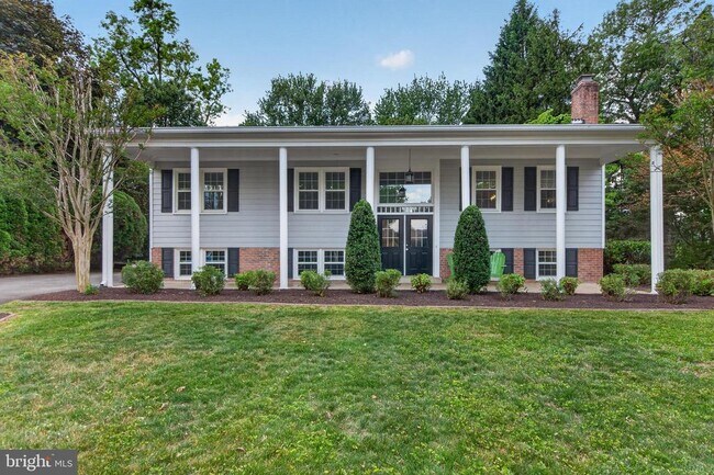Building Photo - 9801 Meadow Valley Dr