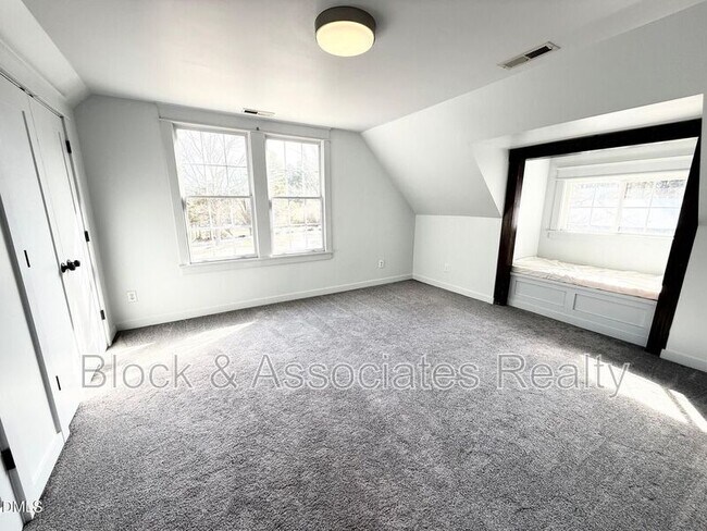 Building Photo - 121 Marilou Ln