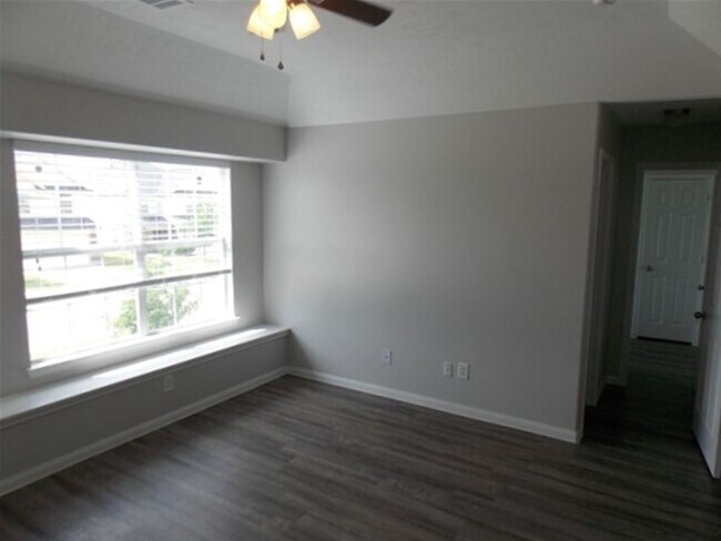 Building Photo - 13323 Ambrosa Dr