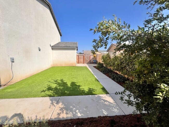 Building Photo - 1602 Dodder Dr