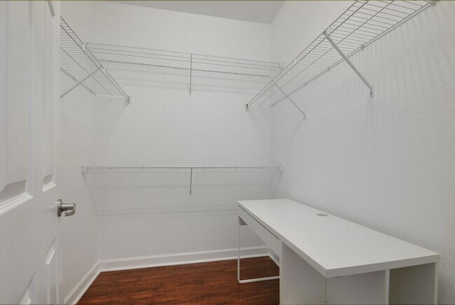 Building Photo - 10342 Wellington Parc Dr