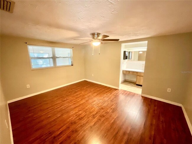 Building Photo - 5702 Moog Rd