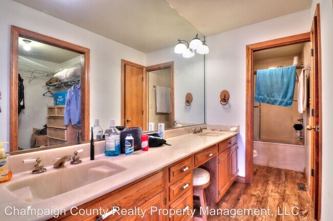 Building Photo - 3 br, 4 bath House - 5316 Trautlake Dr. S.