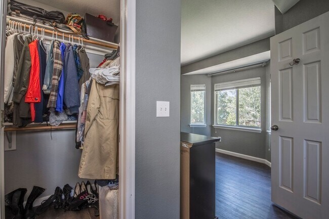 Building Photo - Immaculate 4B/3B in Superior - Available July 5th