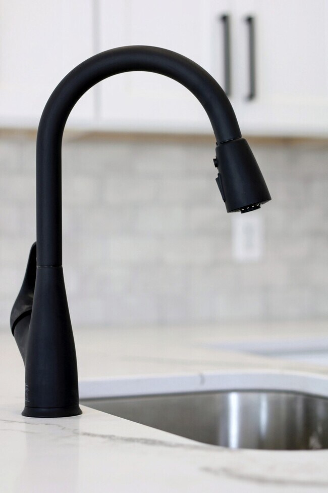 Building Photo - 101 Independence Ln