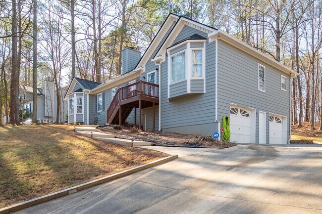 Building Photo - Beautifully Renovated Raised Ranch near Lake Allatoona