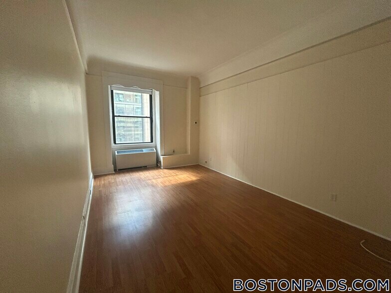 Building Photo - 62 Boylston St