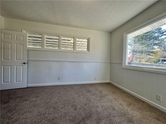Building Photo - 503 Concord Woods Dr SE