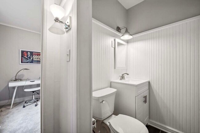 Building Photo - 2429 Central St