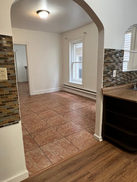 Building Photo - 527 Tilghman St