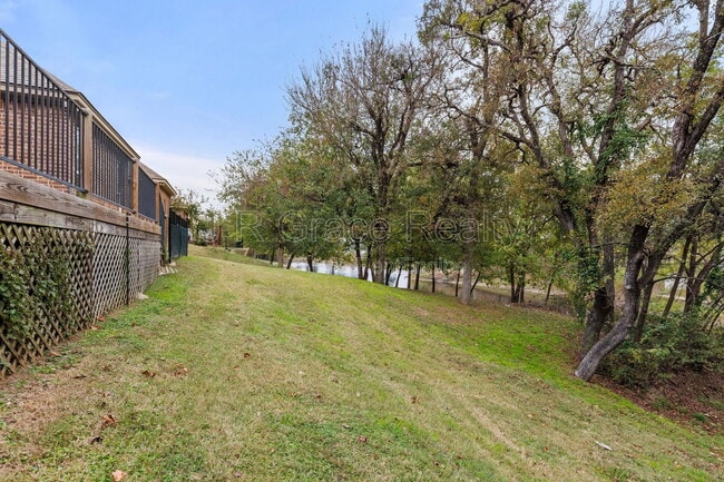 Building Photo - 19 N Shore Cir