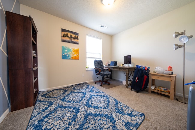 Building Photo - 5595 Queensland Ln N