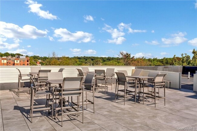 Building Photo - 8 Boulevard W