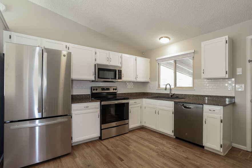 Building Photo - 8993 W Ontario Ave