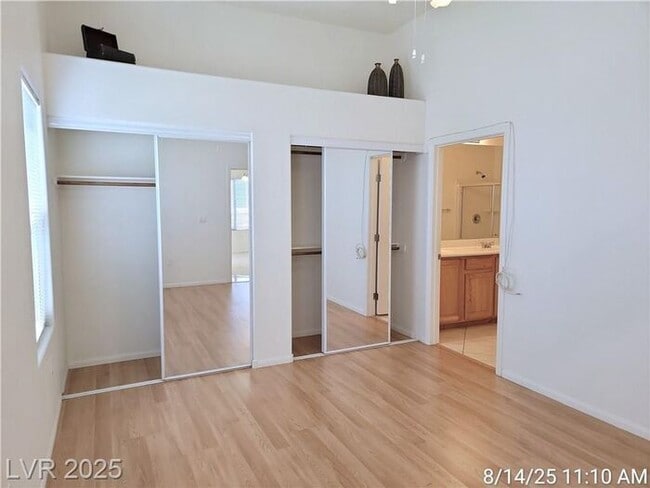 Building Photo - GORGEOUS SW 2nd FLOOR UNIT IN GATED COMMUN...
