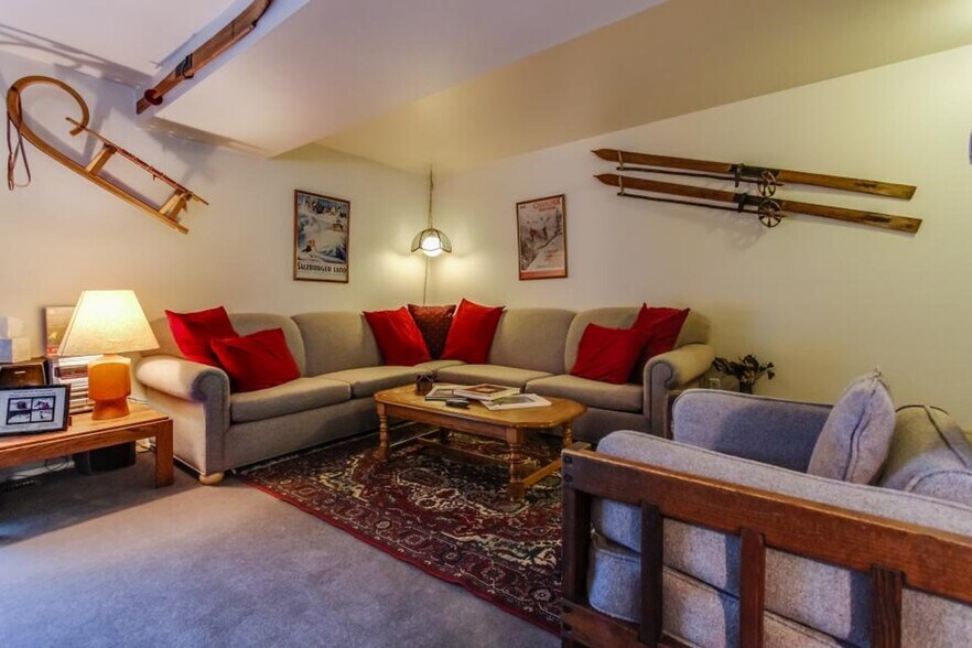 Building Photo - 3298 E Fort Union Blvd