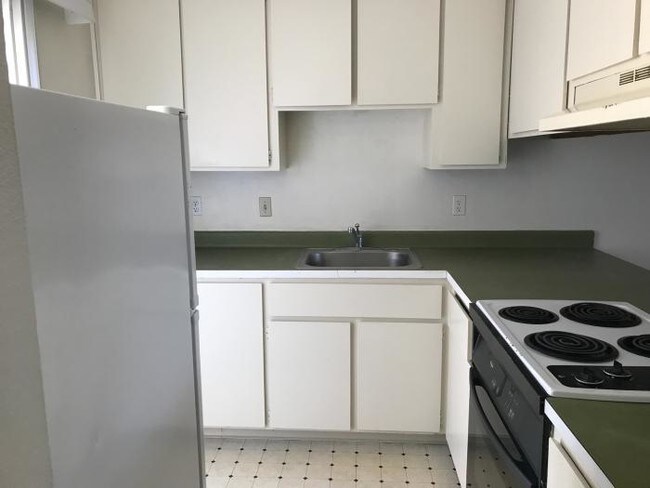 Building Photo - 2 bedroom in Vallejo CA 94591-4981