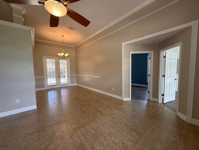 Building Photo - 1326 SW Briarwood Dr