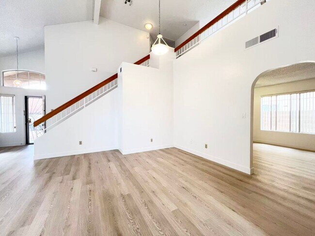 Building Photo - 10001 Dove Ridge Dr