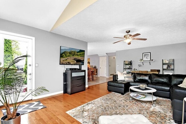 Building Photo - 7647 Windsor Dr