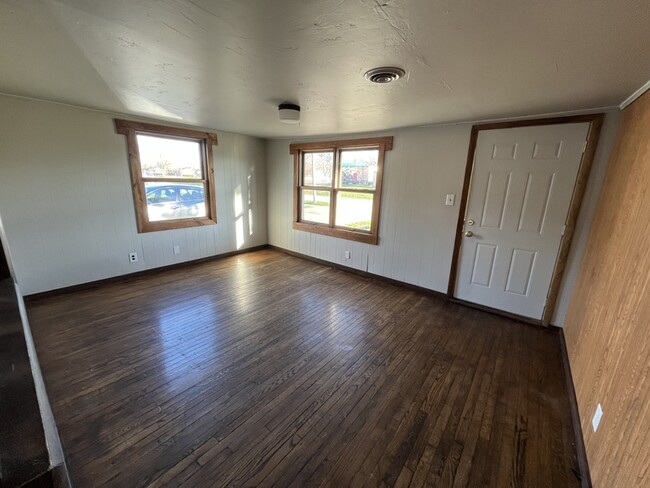 Building Photo - 1139 Perrot St