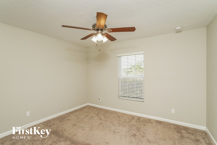 Building Photo - 271 SW Ridgecrest Dr