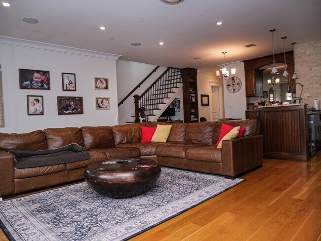 Building Photo - 161 Tudor St